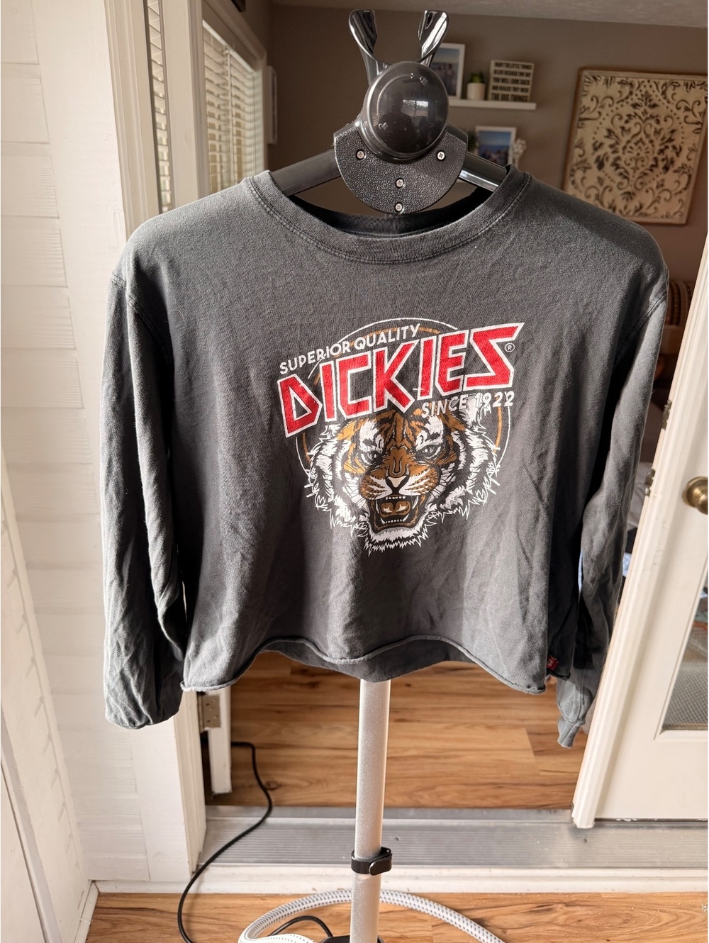 Dickies Women's Long Sleeve Graphic Crop Top Shirt Medium Black Tiger Print